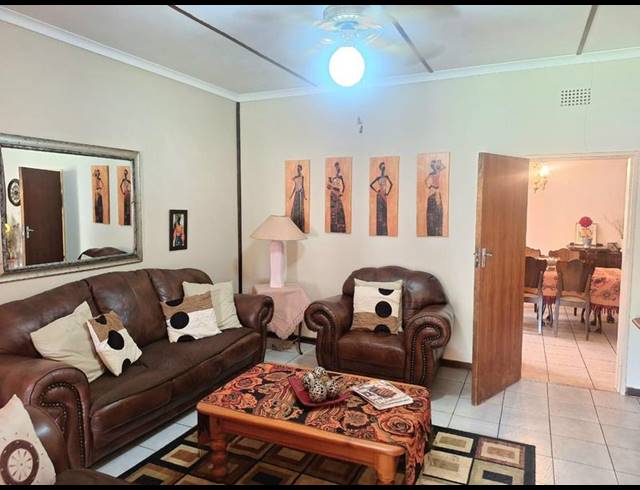 3 BEDROOM HOUSE FOR SALE IN FLAMWOOD